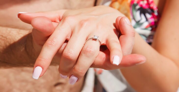 Ghidul Culorilor: Cele Mai Romantice Nuanțe pentru Manichiura de Ziua Îndrăgostiților 2025