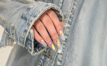 Manichiura de primăvară – culori, texturi și stiluri care inspiră